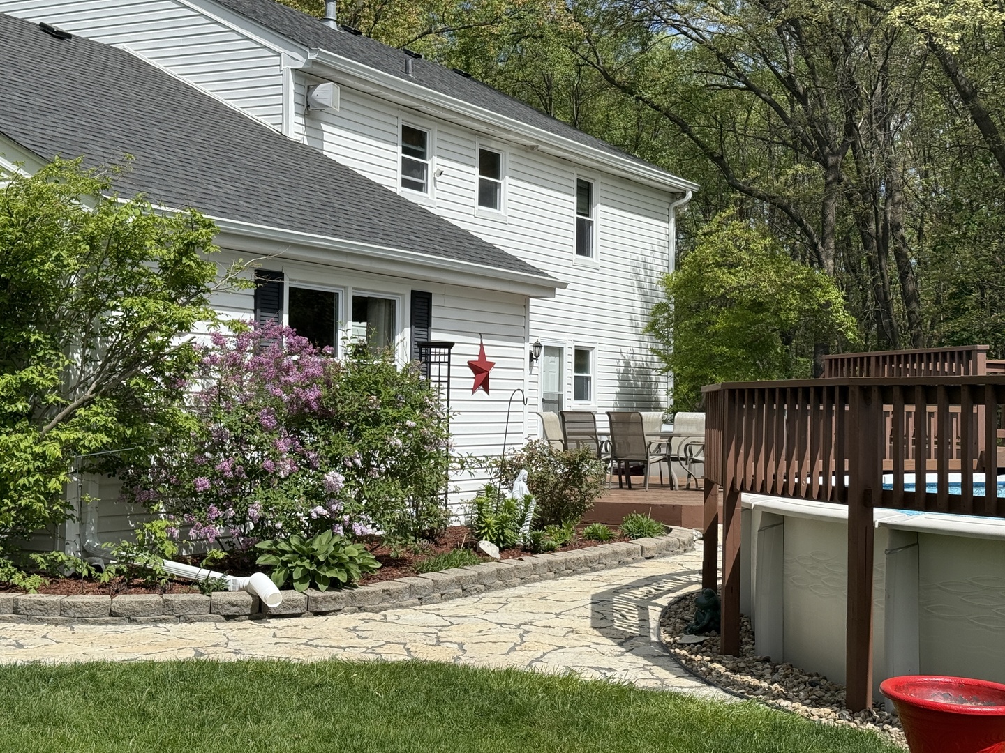 1201 East Street Crete, IL 60417 - Photo 9 of 45 a front view of house with yard