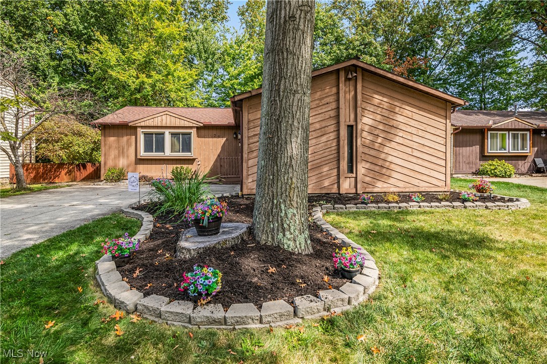 2959 Reeves Road Willoughby, OH 44094 - Photo 1 of 32 View of front facade featuring a front yard