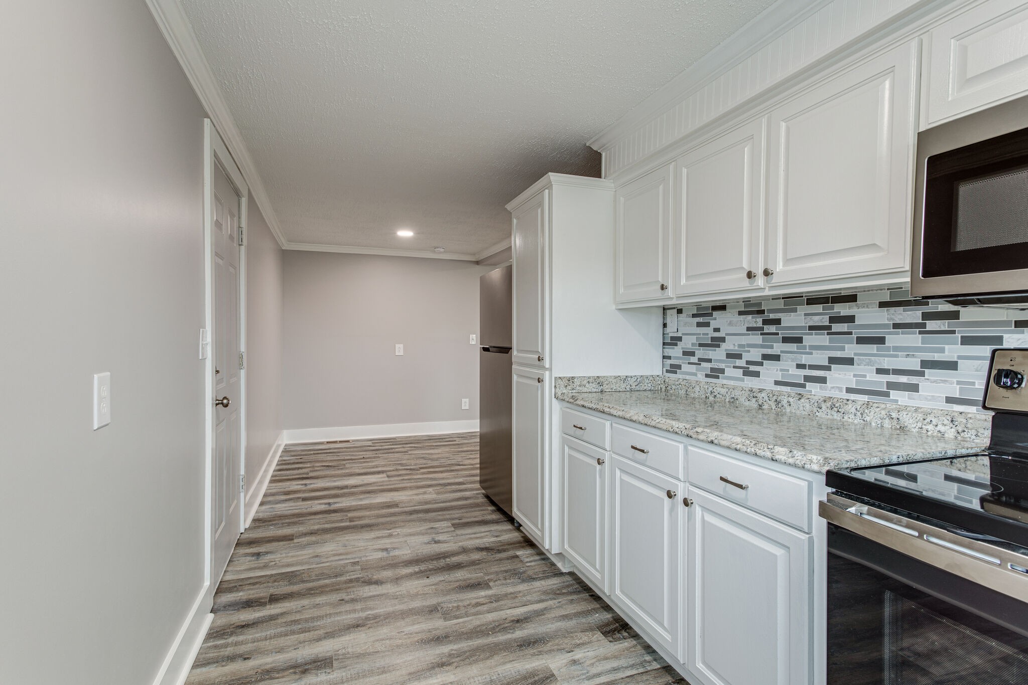 1466 Bible Crossing Road Winchester, TN 37398 - Photo 18 of 31 a kitchen with granite countertop a sink stove and cabinets