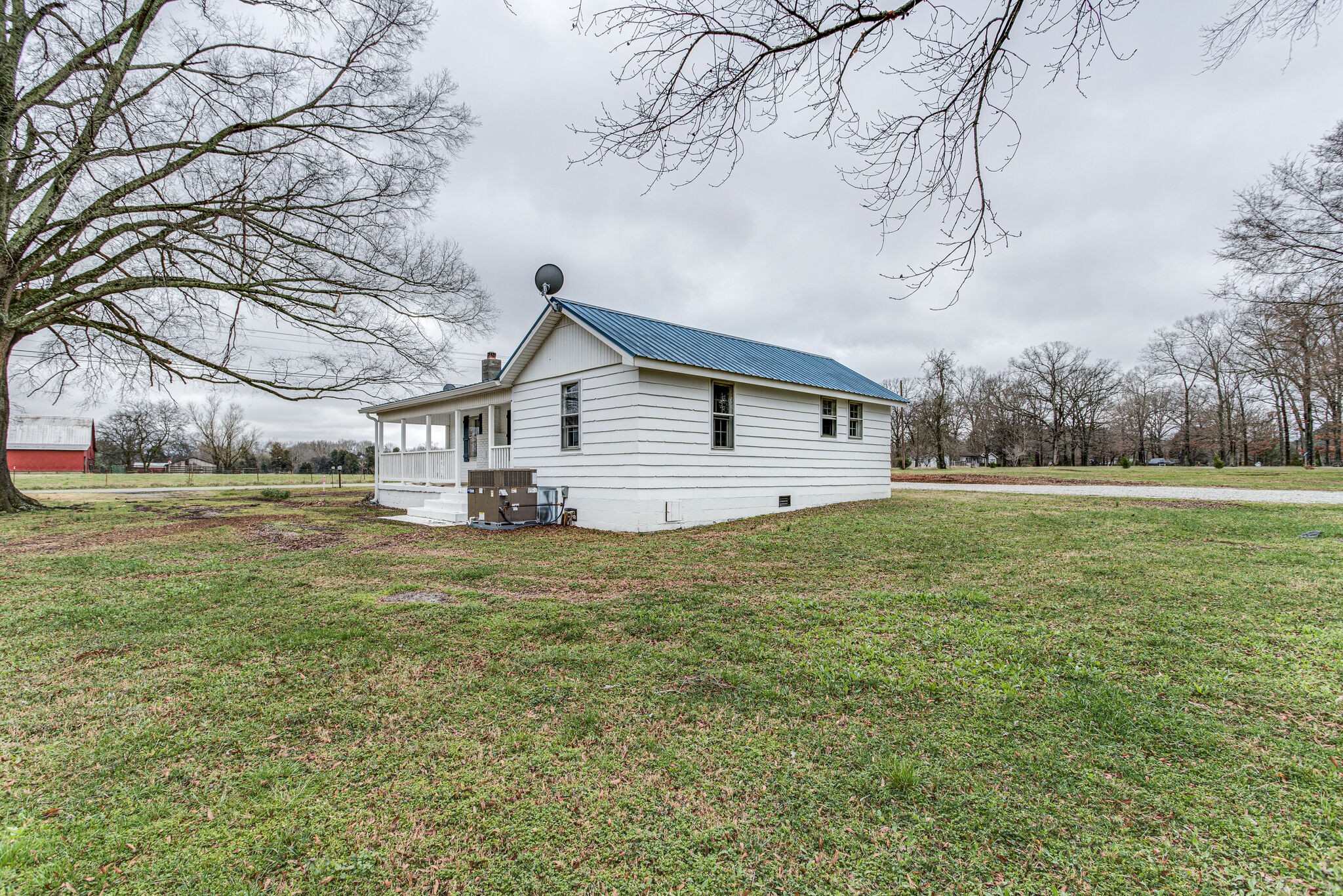 1466 Bible Crossing Road Winchester, TN 37398 - Photo 4 of 31 a front view of house with yard and green space