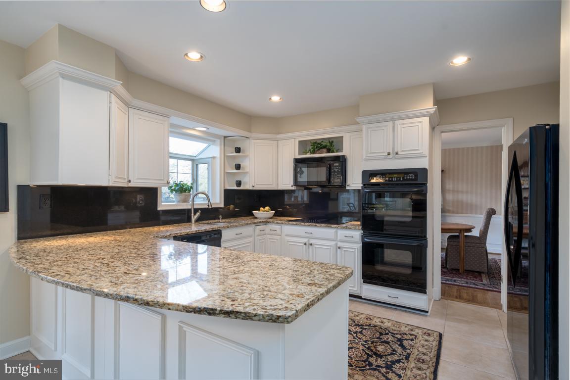14621 Springfield Road Darnestown, MD 20874 - Photo 12 of 67 Gourmet Eat In Kitchen
