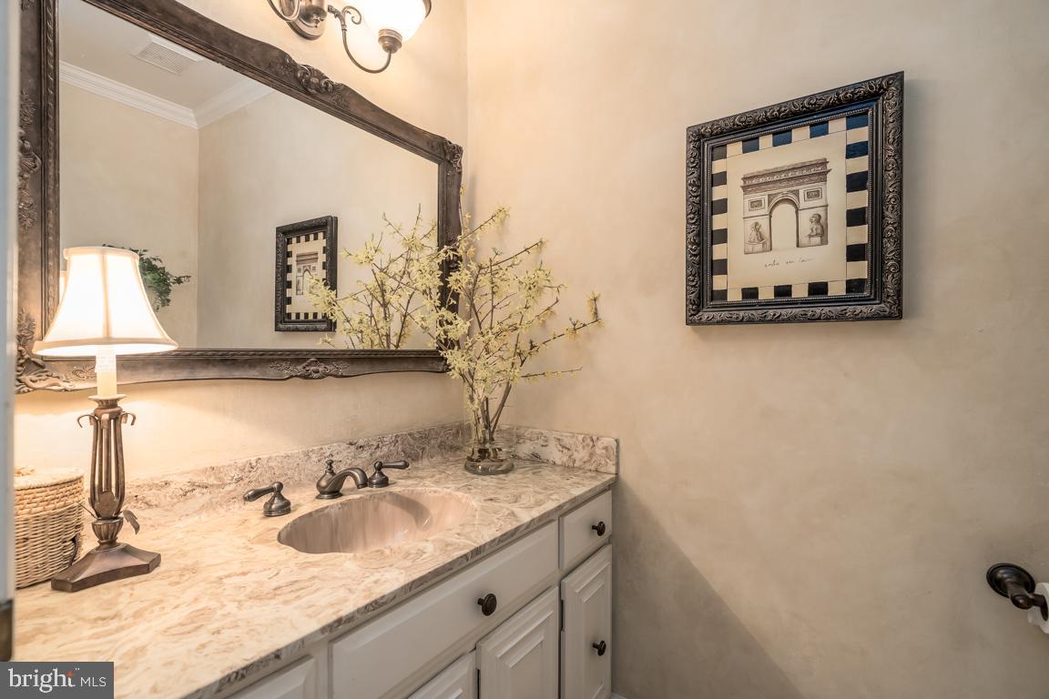 14621 Springfield Road Darnestown, MD 20874 - Photo 18 of 67 Main Level Powder Room