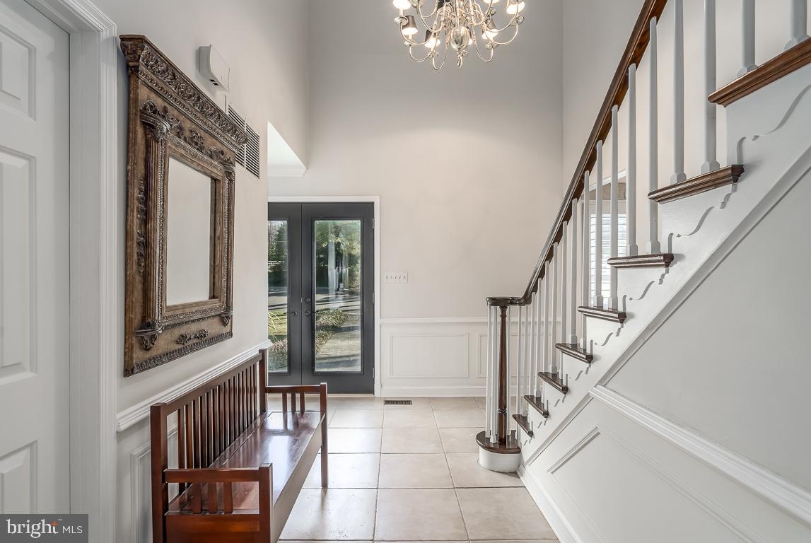 14621 Springfield Road Darnestown, MD 20874 - Photo 19 of 67 Foyer