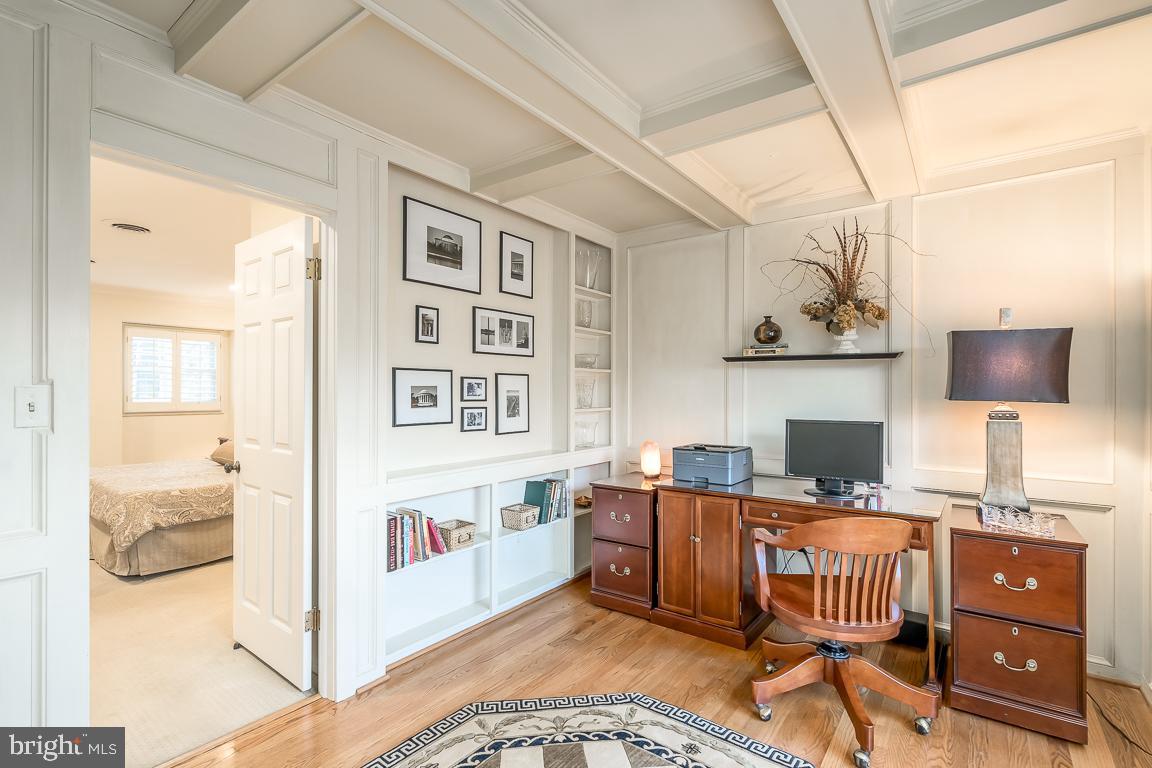 14621 Springfield Road Darnestown, MD 20874 - Photo 22 of 67 Owners' Suite Study/Sitting Room