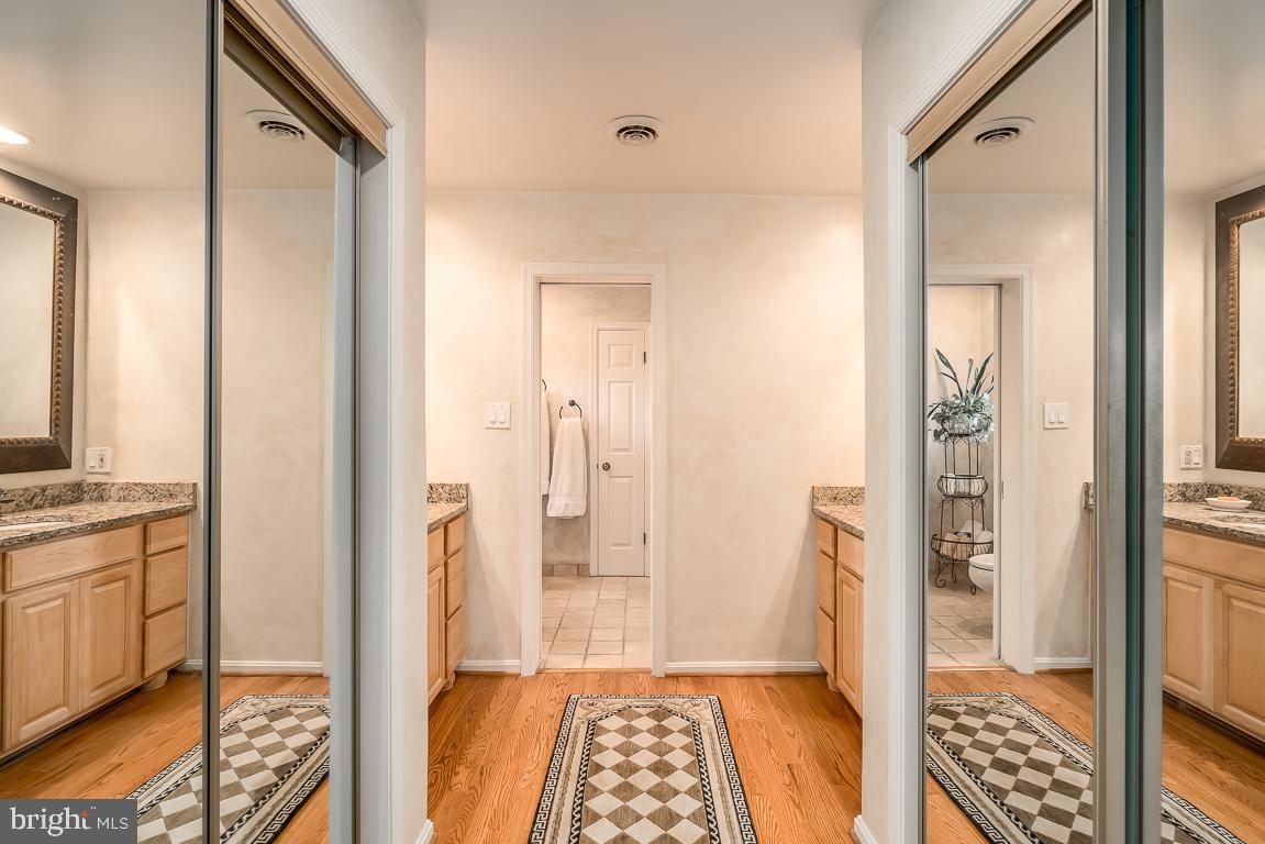 14621 Springfield Road Darnestown, MD 20874 - Photo 24 of 67 Owners' Suite Dressing Room