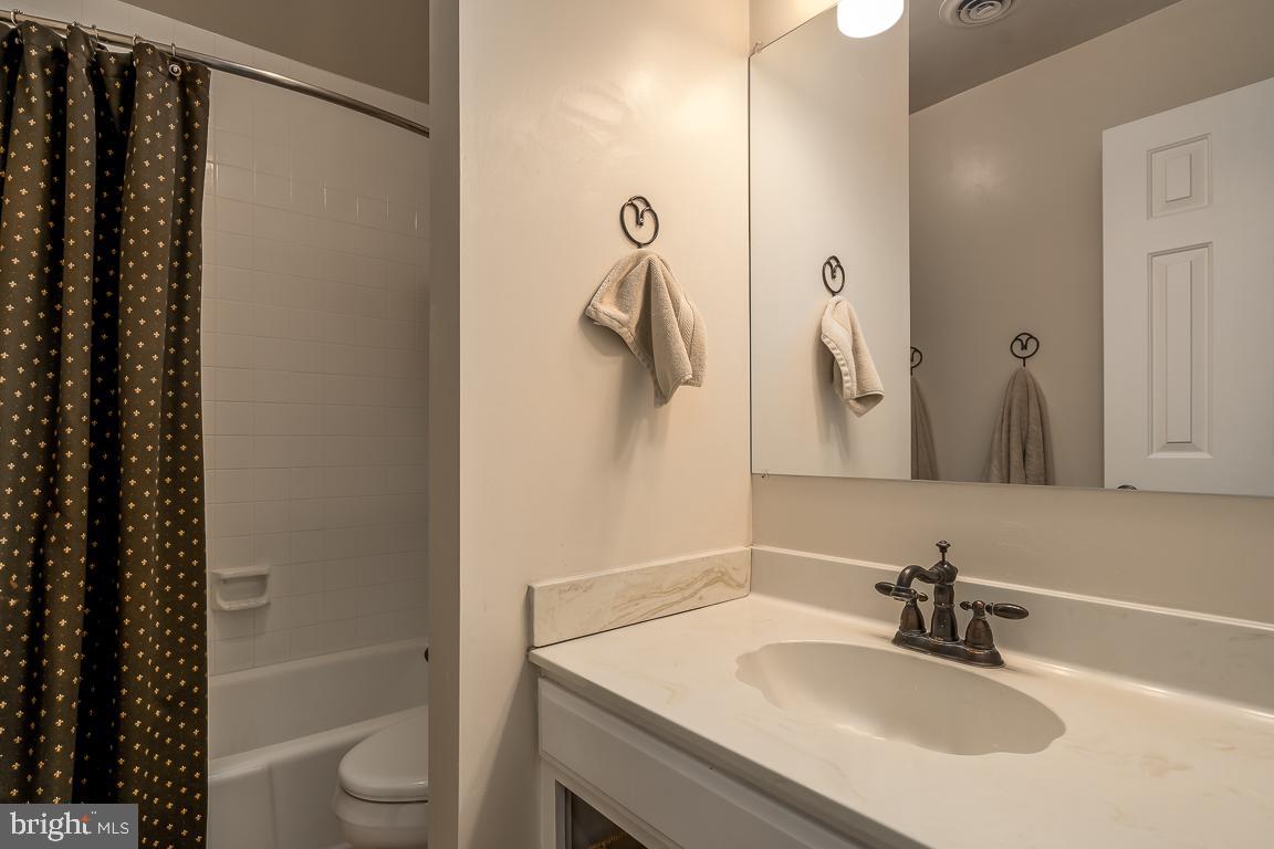 14621 Springfield Road Darnestown, MD 20874 - Photo 27 of 67 Bathroom
