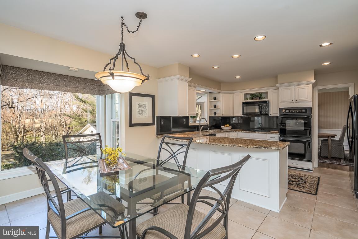 14621 Springfield Road Darnestown, MD 20874 - Photo 8 of 67 Gourmet Eat In Kitchen