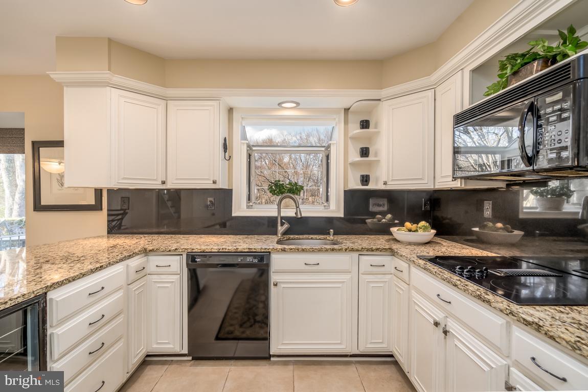 14621 Springfield Road Darnestown, MD 20874 - Photo 9 of 67 Gourmet Eat In Kitchen