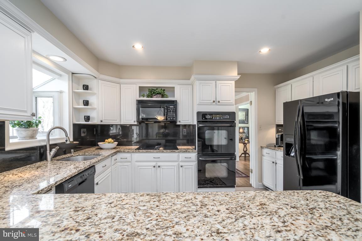 14621 Springfield Road Darnestown, MD 20874 - Photo 10 of 67 Gourmet Eat In Kitchen