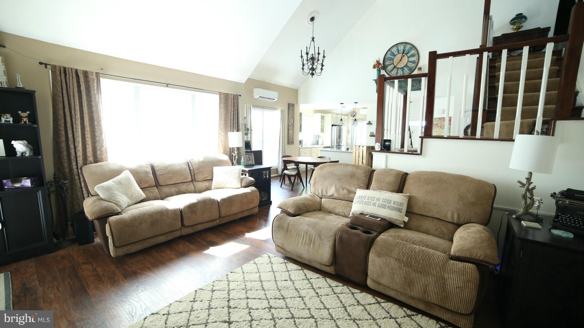 14309 Greenview Drive Laurel, MD 20708 - Photo 9 of 29 Living Room