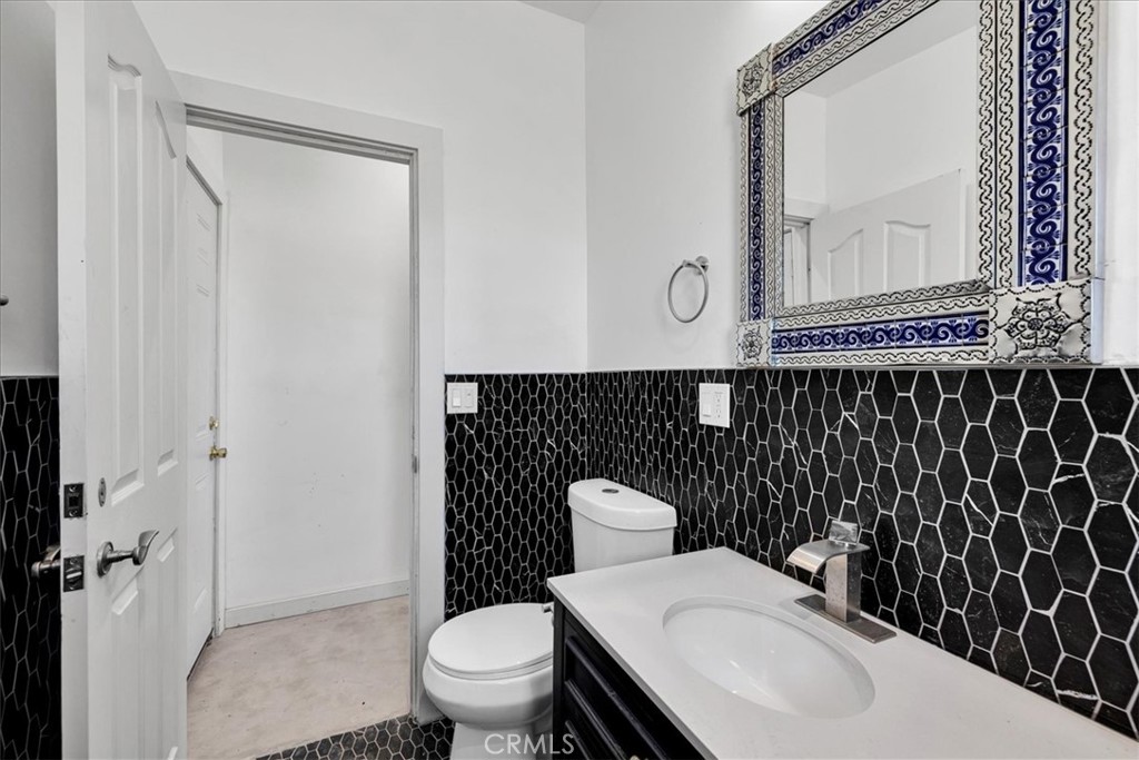 86515 Amboy Road Twentynine Palms, CA 92277 - Photo 19 of 35 a bathroom with a toilet a sink and a mirror