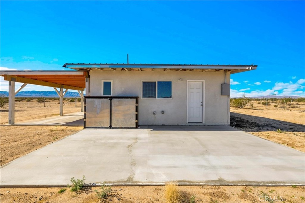 86515 Amboy Road Twentynine Palms, CA 92277 - Photo 21 of 34 a front view of a house with a yard