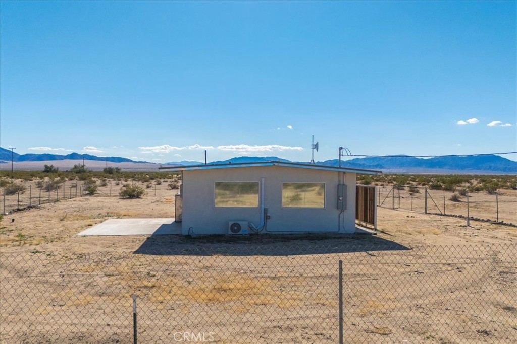 86515 Amboy Road Twentynine Palms, CA 92277 - Photo 24 of 34 a view of a terrace with sky view