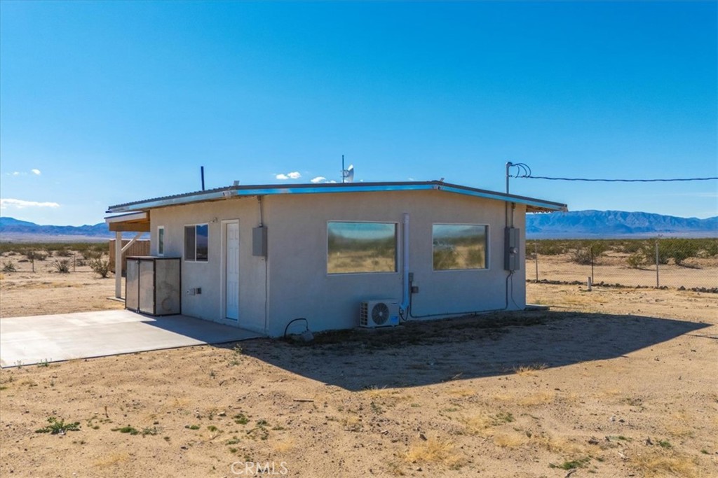 86515 Amboy Road Twentynine Palms, CA 92277 - Photo 24 of 35 a front view of a house with a yard