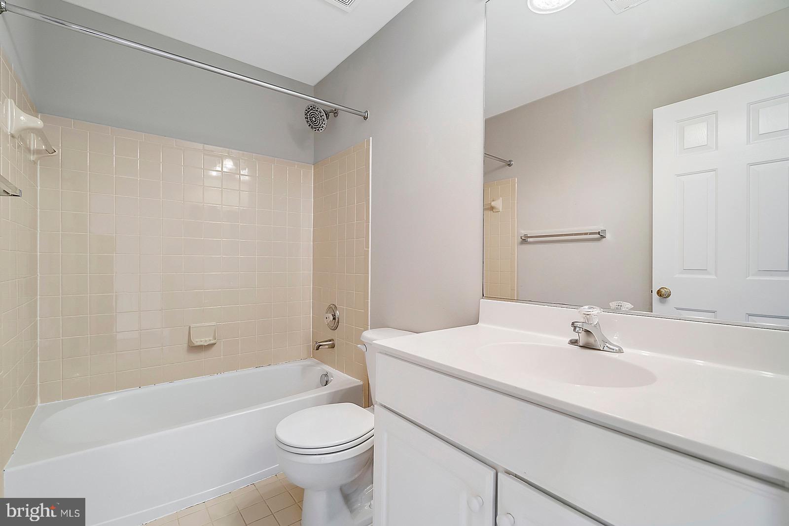 4175 Bell Ridge Court Chantilly, VA 20151 - Photo 30 of 48 a bathroom with a sink a toilet and a bathtub