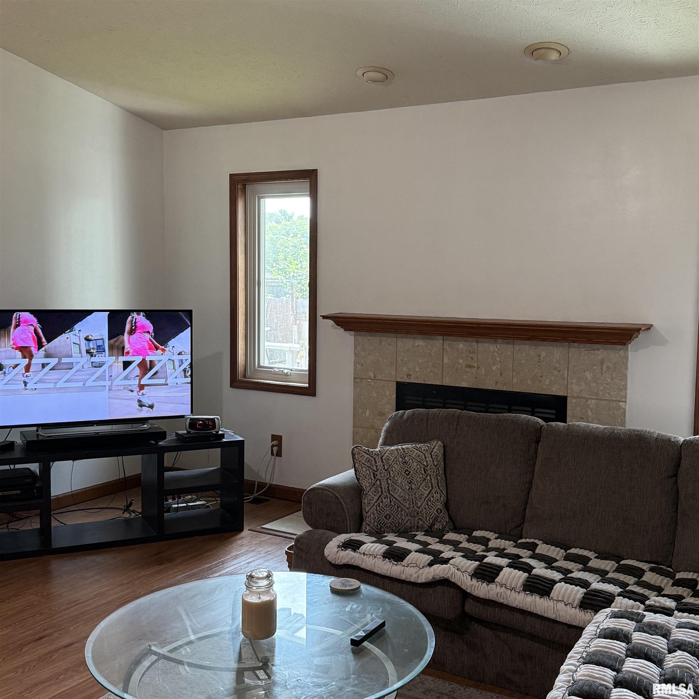 2536 Charlack Avenue Springfield, IL 62704 - Photo 3 of 21