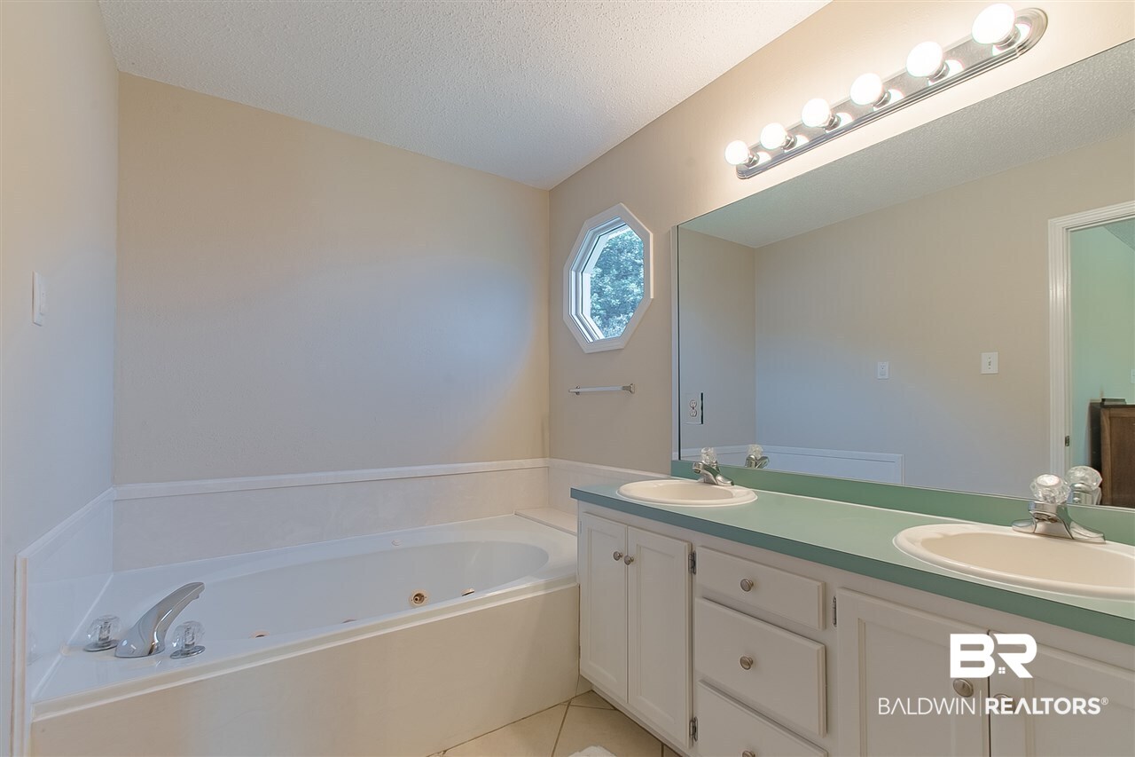 20615 Lowry Drive Fairhope, AL 36532 - Photo 24 of 45