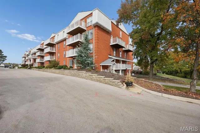 $219,000 | 14443 Bantry Lane, Unit 1, Chesterfield, MO 63017