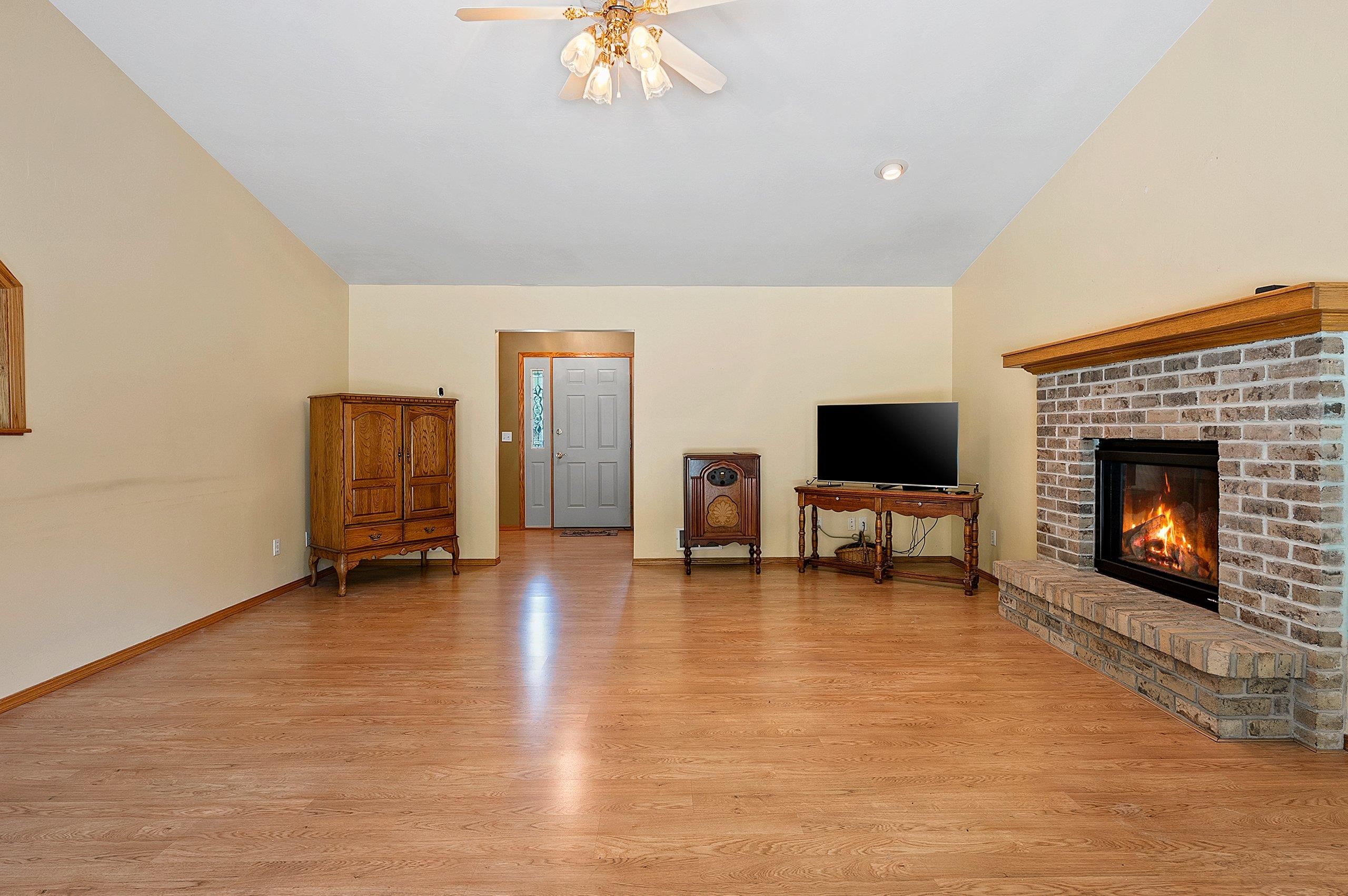 429 Jackson Street Oconto, WI 54153 - Photo 10 of 48