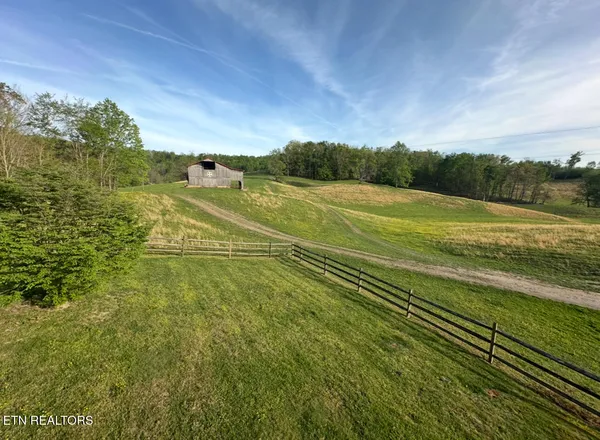 $675,000 | 811 Pioneer Road, Rose Hill, VA 24281