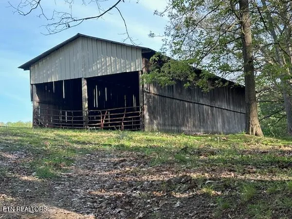 $675,000 | 811 Pioneer Road, Rose Hill, VA 24281