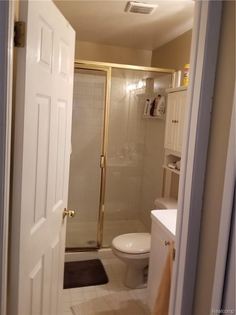 1272 Windmill Court Rochester, MI 48306 - Photo 12 of 19 20170620_182303.jpg