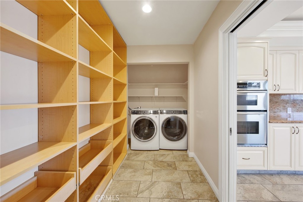 1259 Swarthmore Drive Glendale, CA 91206 - Photo 27 of 33 a utility room with dryer and washer