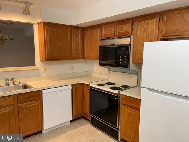 3800 Ridge Knoll Court, Unit 307B Fairfax, VA 22033 - Photo 7 of 19