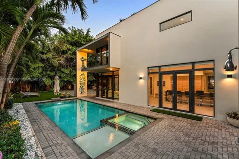 $4,400,000 | 7621 Southwest 59th Court, South Miami, FL 33143