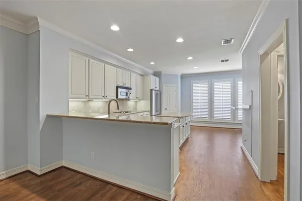 $4,650 | 2808 North Hall Street, Dallas, TX 75204