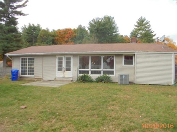 131 Ellendale Circle Springfield, MA 01128 - Photo 4 of 11 Gallery Image 4