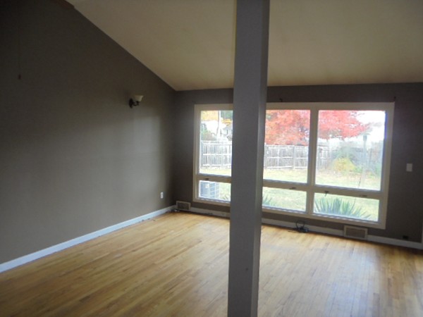131 Ellendale Circle Springfield, MA 01128 - Photo 5 of 11 Gallery Image 5