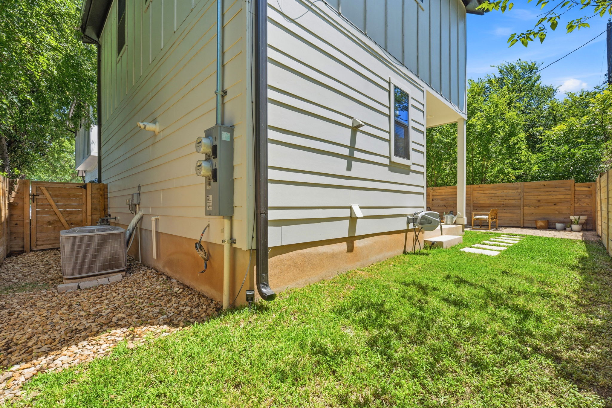 2935 Moss Street, Unit 2 Austin, TX 78722 - Photo 20 of 20 Side yard