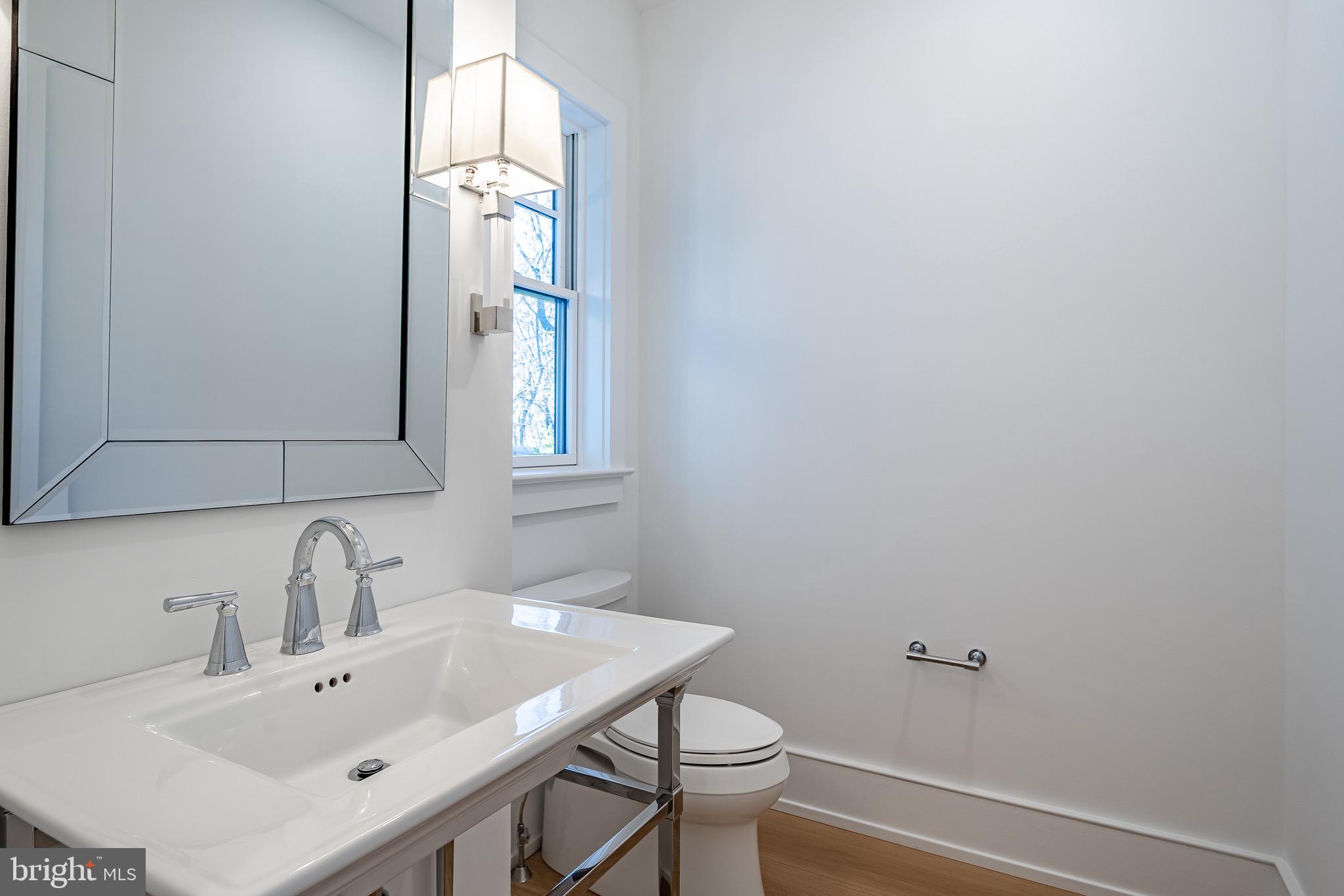 419 Maplewood Avenue Wayne, PA 19087 - Photo 8 of 42