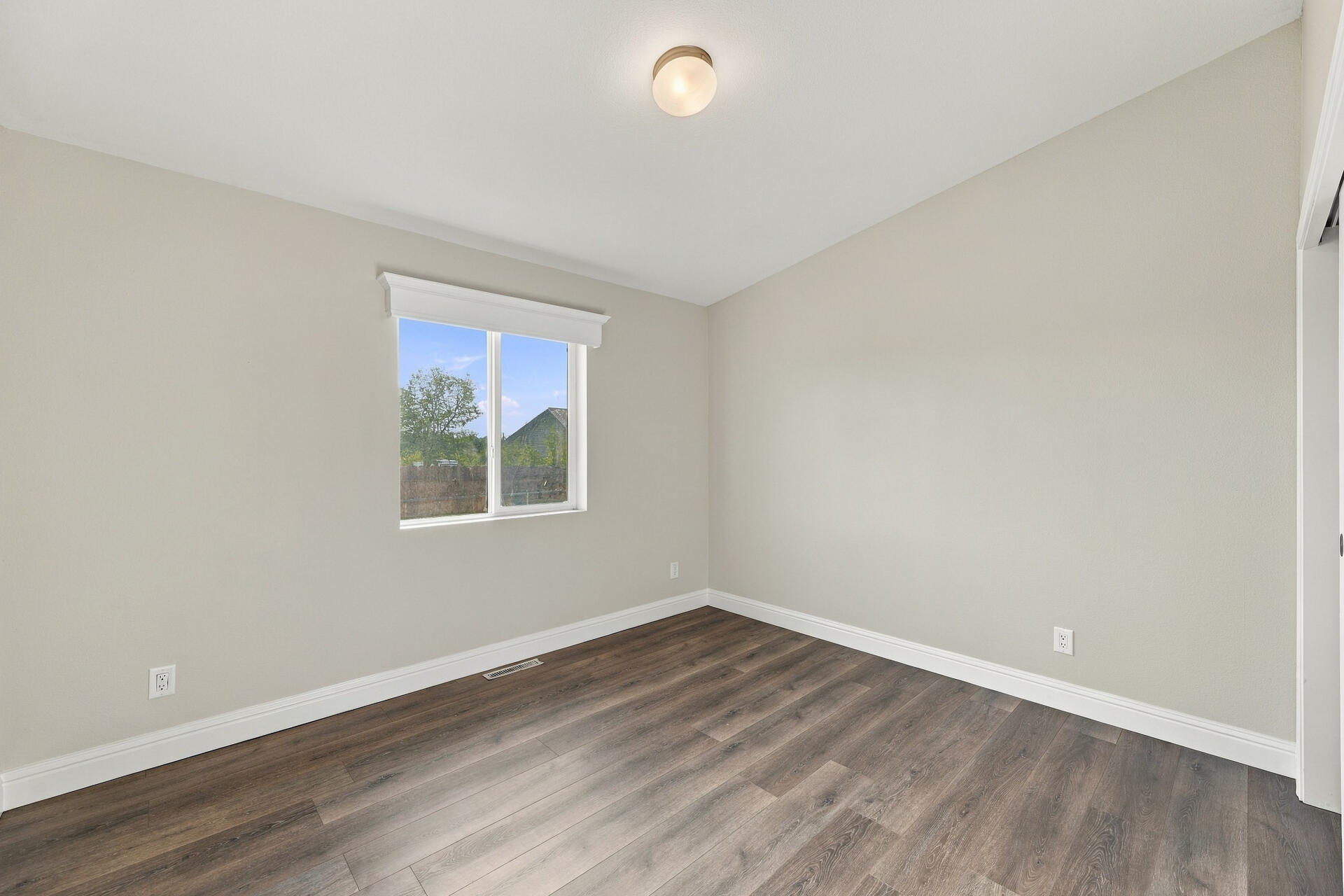 17037 Keswick Dam Road Redding, CA 96003 - Photo 16 of 42 Bedroom 1