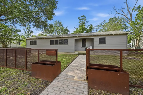 $325,000 | 820 Bois D'Arc Street, Lockhart, TX 78644