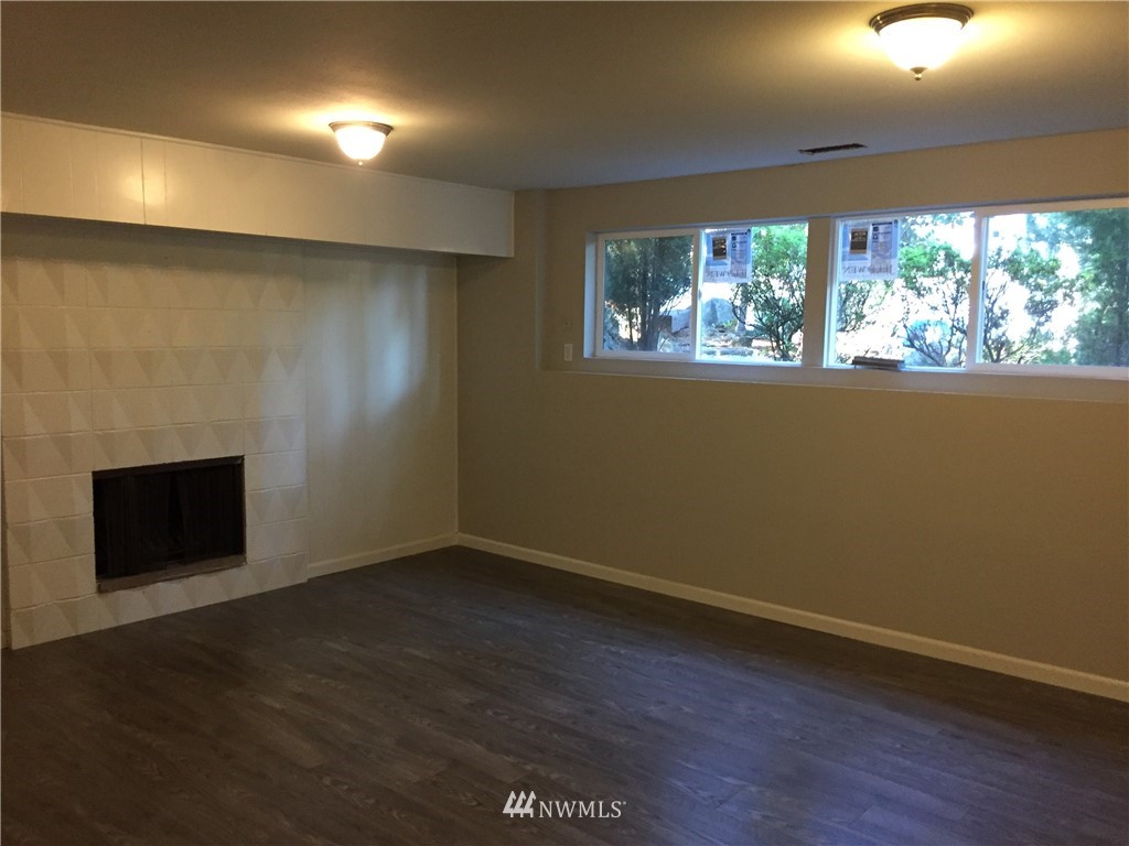 2010 Northeast 27th Street Renton, WA 98056 - Photo 10 of 16 an empty room with wooden floor and a window