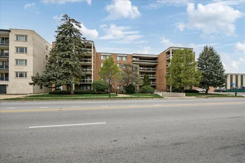 $375,000 | 1020 North Harlem Avenue, Unit 5C, River Forest, IL 60305