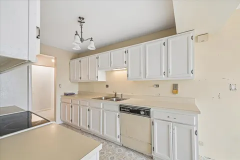 $375,000 | 1020 North Harlem Avenue, Unit 5C, River Forest, IL 60305