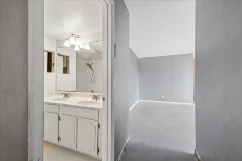 $375,000 | 1020 North Harlem Avenue, Unit 5C, River Forest, IL 60305