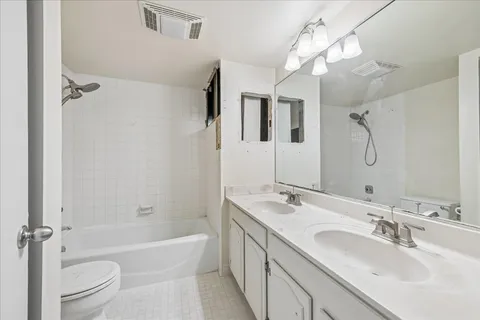 $375,000 | 1020 North Harlem Avenue, Unit 5C, River Forest, IL 60305