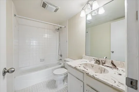 $375,000 | 1020 North Harlem Avenue, Unit 5C, River Forest, IL 60305