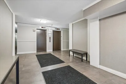 $375,000 | 1020 North Harlem Avenue, Unit 5C, River Forest, IL 60305