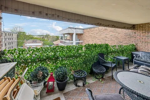 $375,000 | 1020 North Harlem Avenue, Unit 5C, River Forest, IL 60305