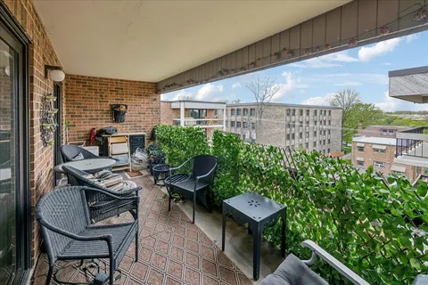 $375,000 | 1020 North Harlem Avenue, Unit 5C, River Forest, IL 60305