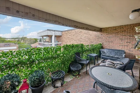 $375,000 | 1020 North Harlem Avenue, Unit 5C, River Forest, IL 60305