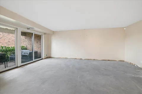 $375,000 | 1020 North Harlem Avenue, Unit 5C, River Forest, IL 60305