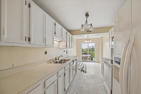 $375,000 | 1020 North Harlem Avenue, Unit 5C, River Forest, IL 60305