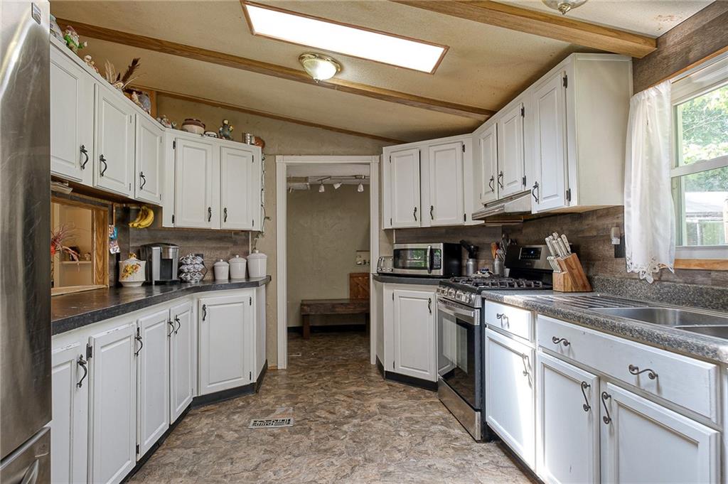 212 Hanover Kendall Road Clinton, PA 15026 - Photo 6 of 20 Gallery Image 6