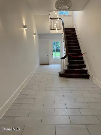 $1,200 | 152 Main Street, Unit 1, Hoosick Falls, NY 12090